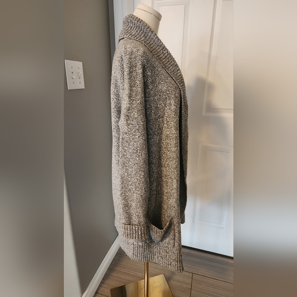 Banana Republic Grey Knit Sweater - Size Medium - Picture 7 of 8